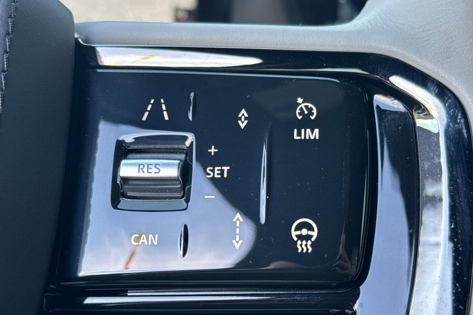 Used 2026 Land Rover Range Rover Velar S AWD/4WD image 29