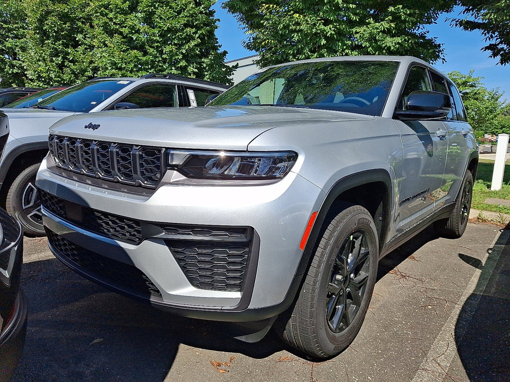 New 2026 Jeep Grand Cherokee Altitude AWD/4WD image 1