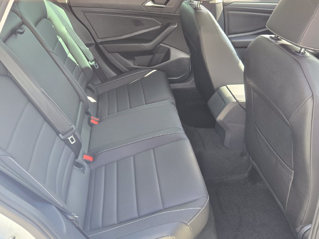 Certified 2024 Volkswagen Jetta SE w/ Panoramic Sunroof Package FWD image 16