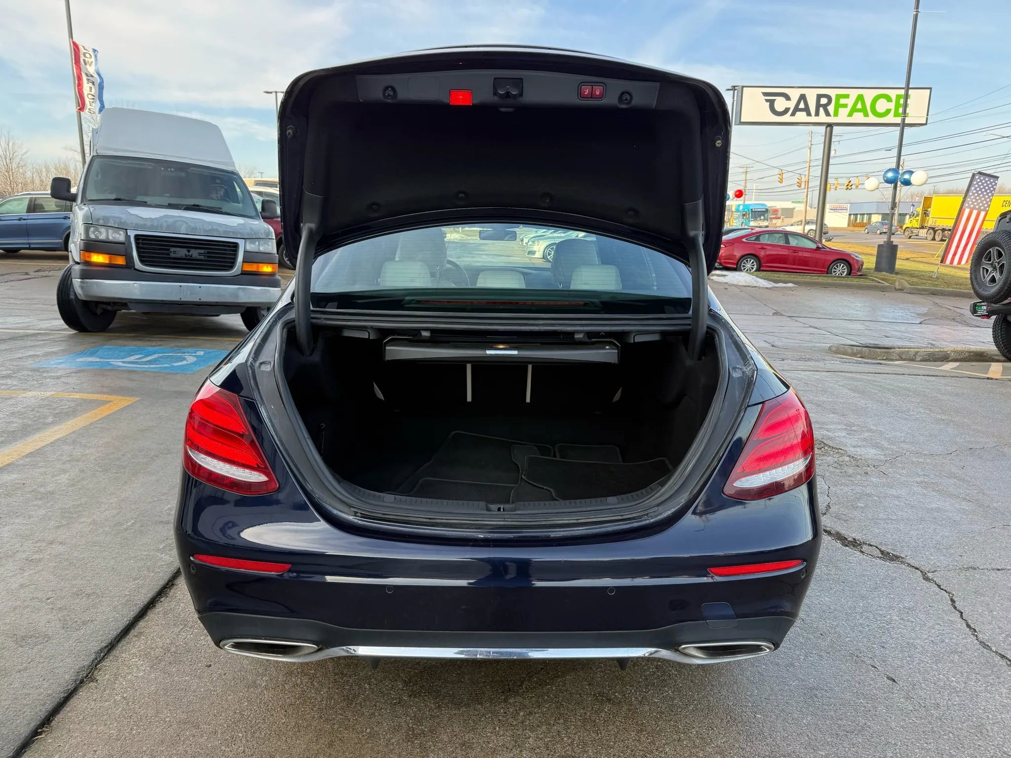 Used 2018 Mercedes-Benz E 300 4MATIC image 13