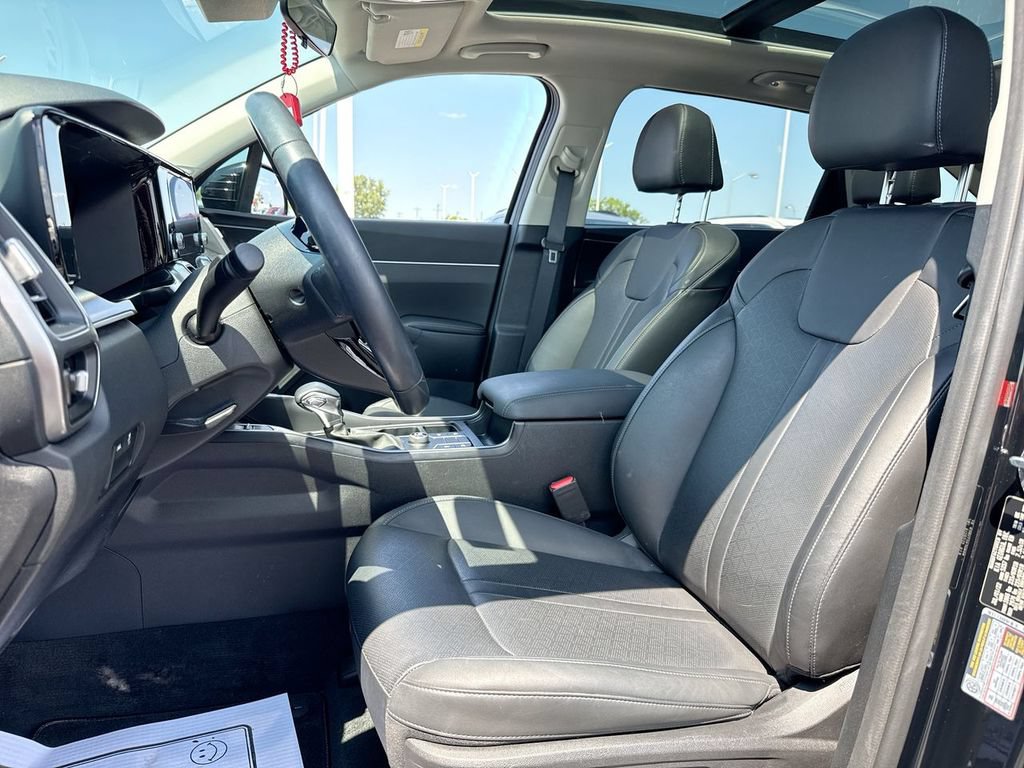 Used 2022 Kia Sorento S w/ Panoramic Sunroof Package FWD image 11