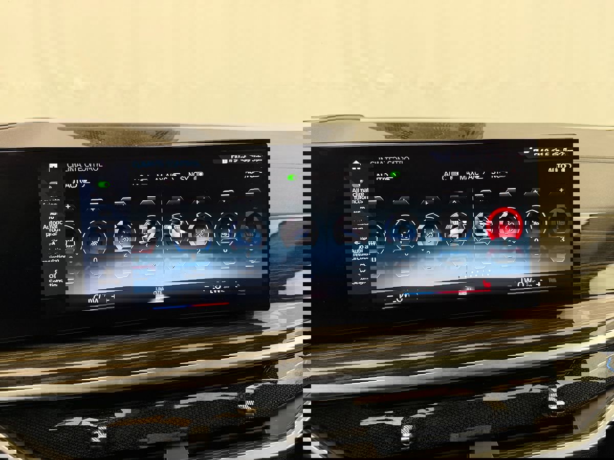 Used 2023 BMW X7 xDrive40i w/ Premium Package image 48