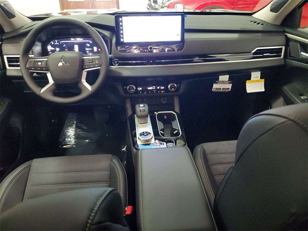 New 2025 Mitsubishi Outlander SE image 18
