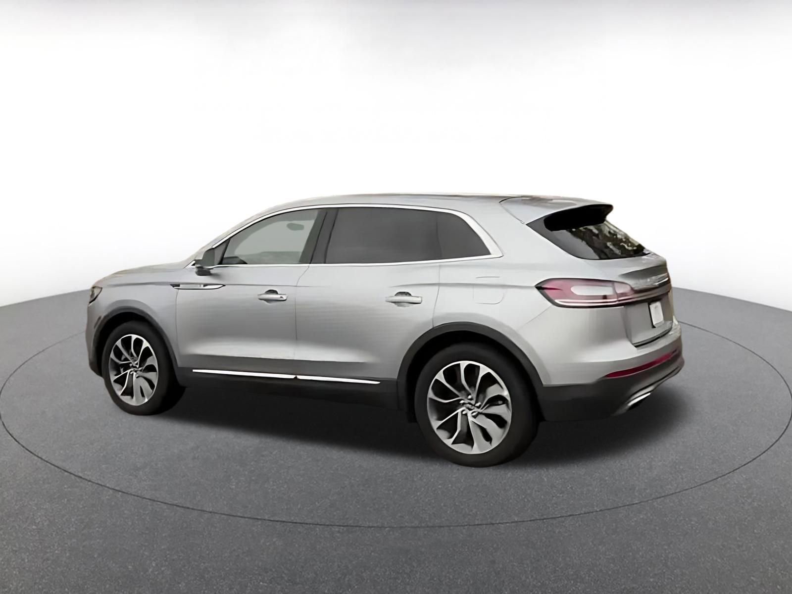 Used 2023 Lincoln Nautilus Reserve w/ Equipment Group 201A image 4