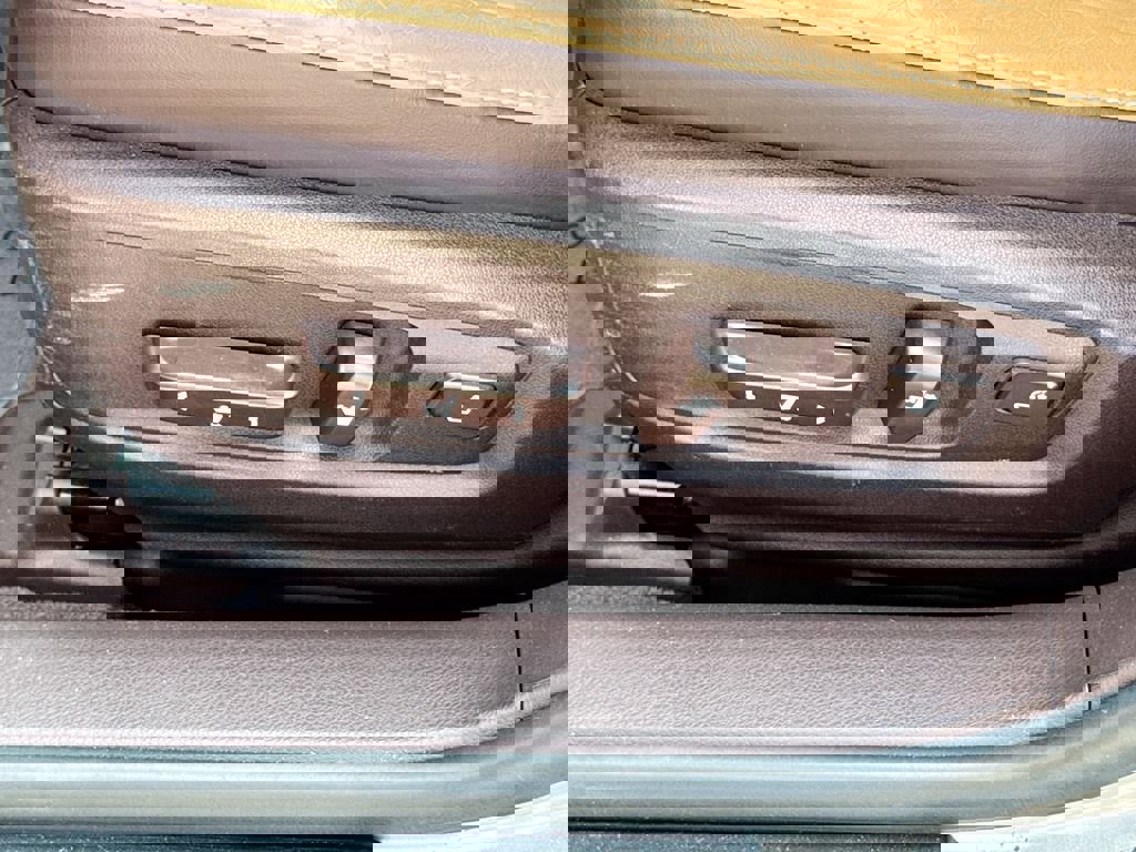 Used 2016 Lexus ES 350 w/ Luxury Package w/Wood Trim image 15