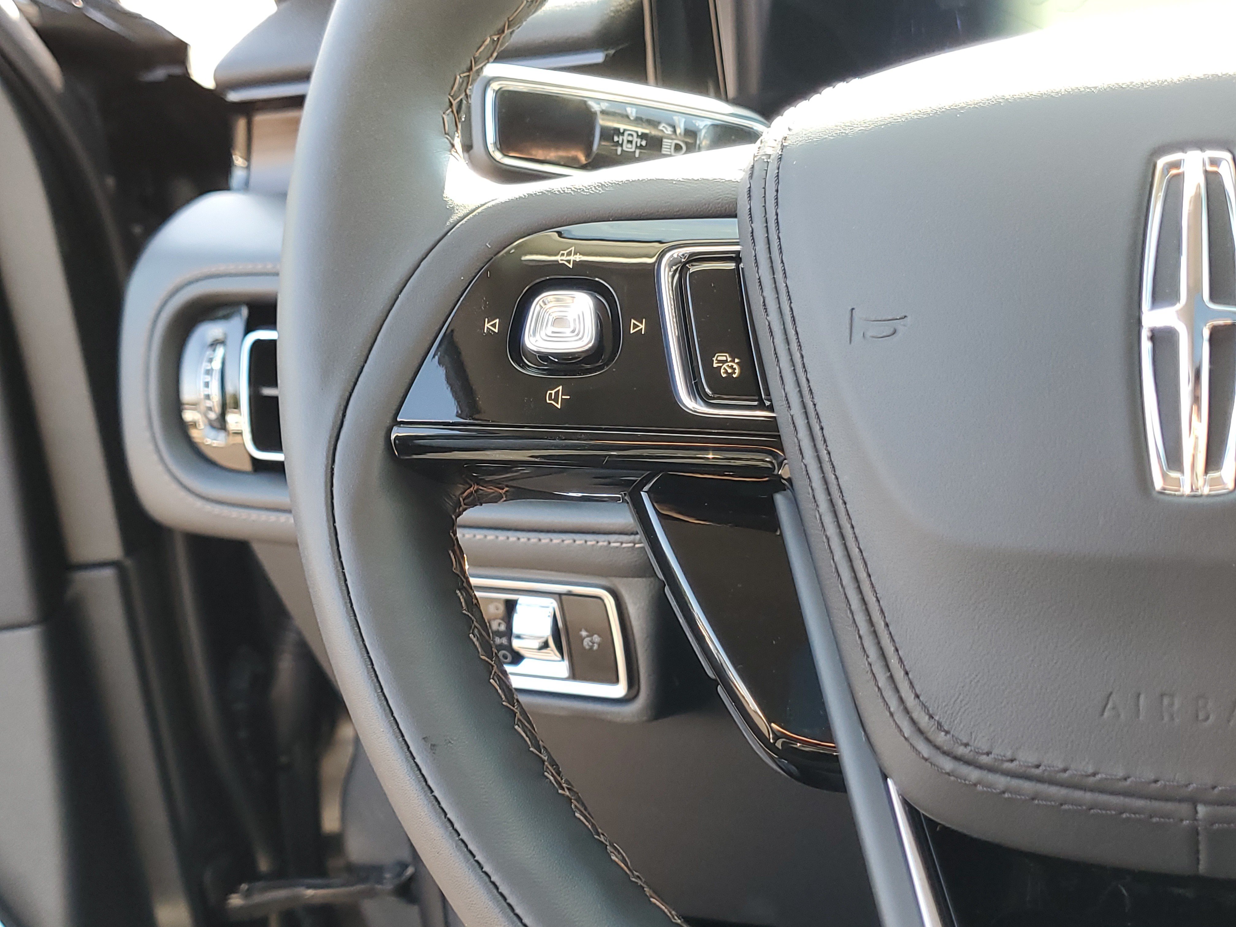 New 2027 Lincoln Aviator Reserve AWD/4WD image 16