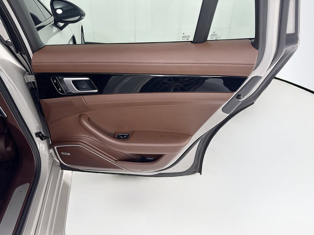 Used 2021 Porsche Panamera RWD image 27