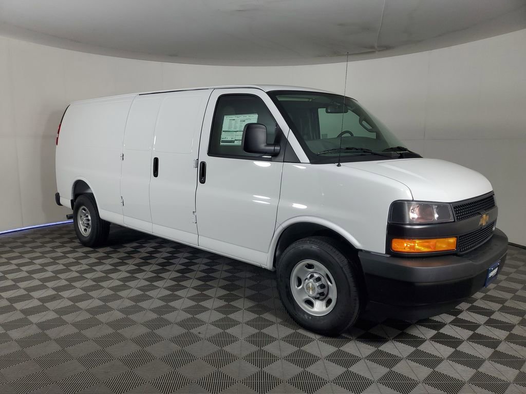 New 2026 Chevrolet Express 3500 Extended RWD image 3