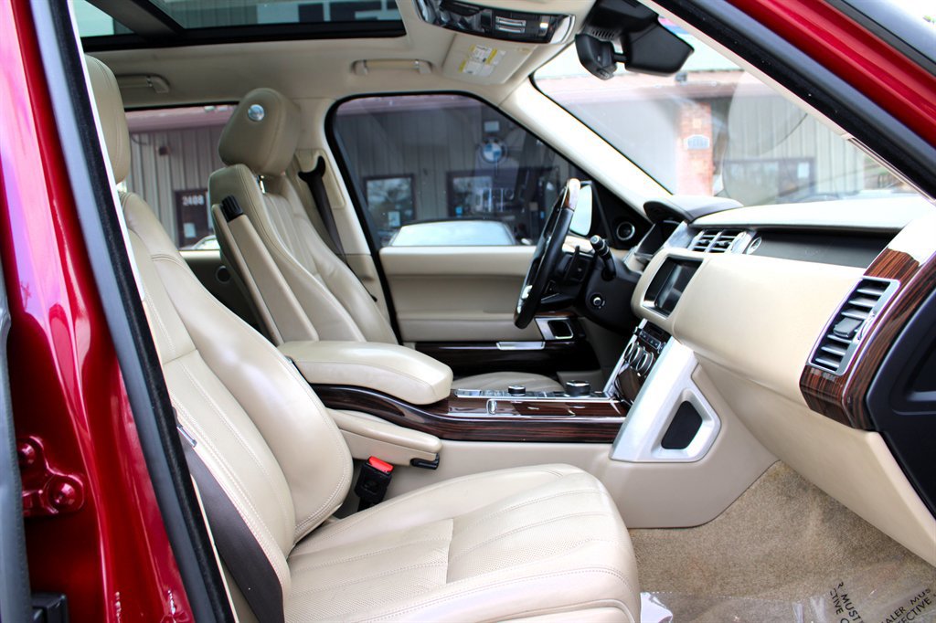 Used 2017 Land Rover Range Rover HSE image 13