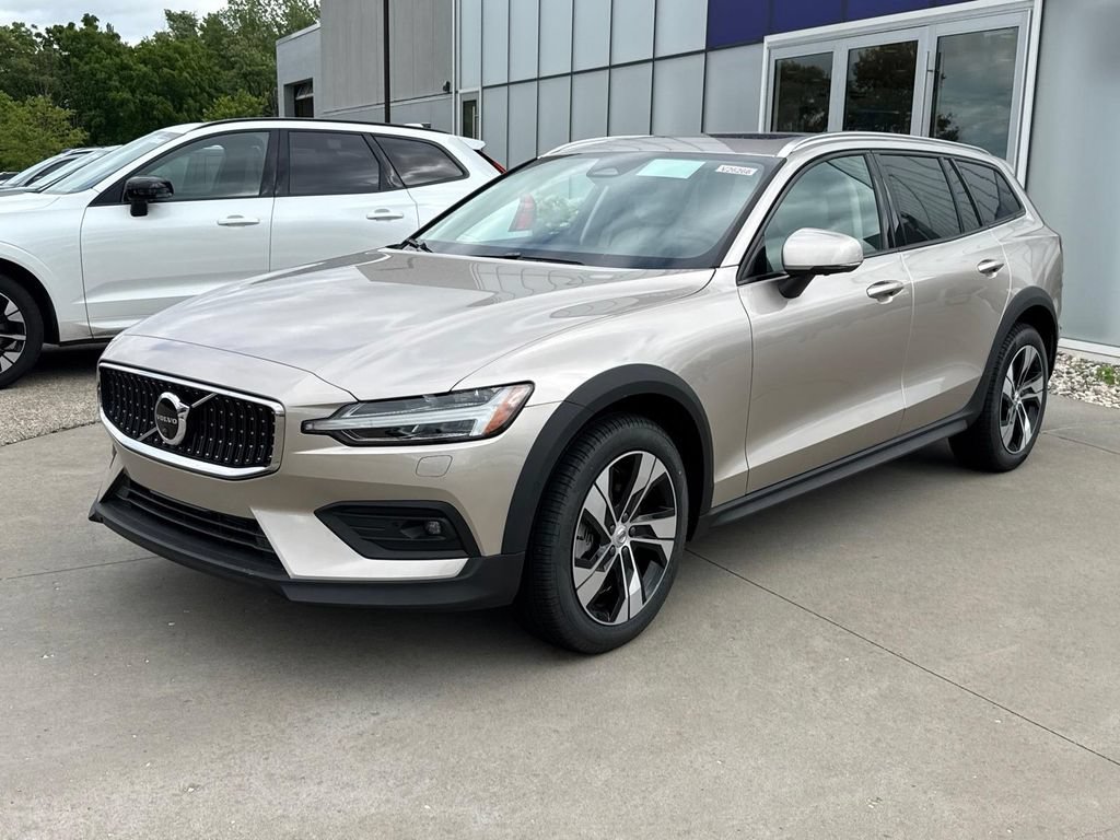 New 2026 Volvo V60 B5 Cross Country Plus w/ Climate Package