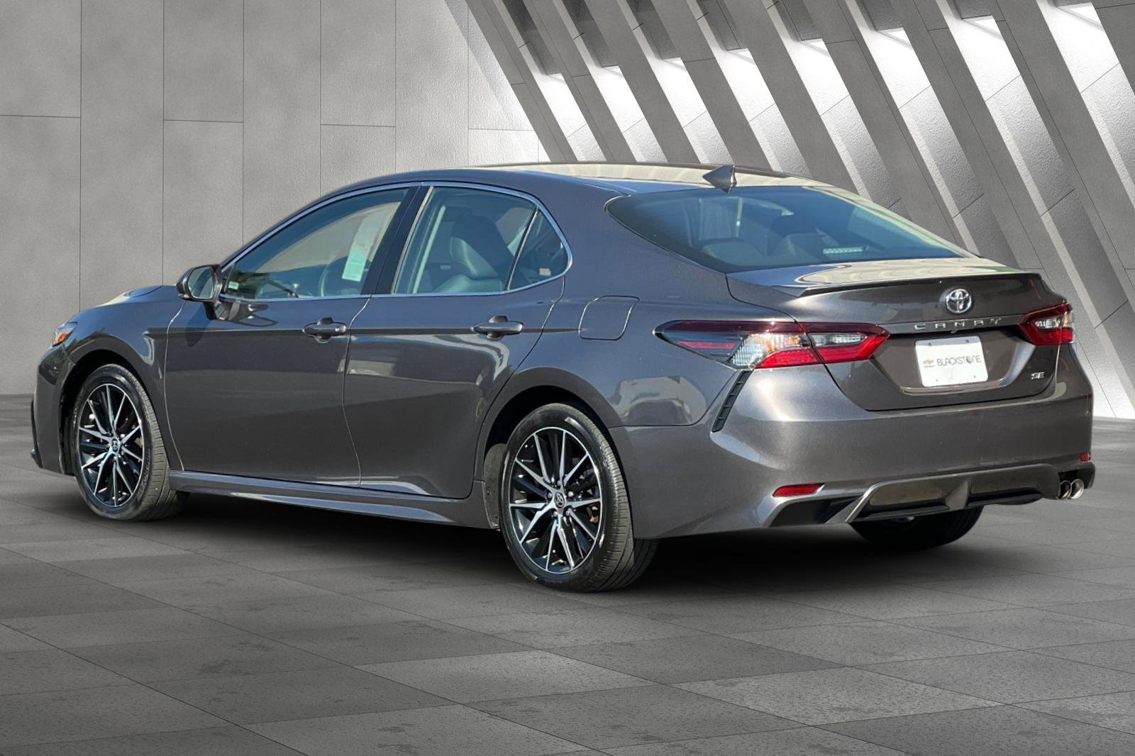 Used 2024 Toyota Camry SE image 6