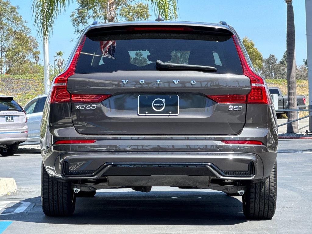 Certified 2025 Volvo XC60 B5 Core AWD/4WD image 4