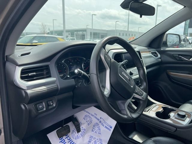 Used 2023 GMC Acadia SLE image 9