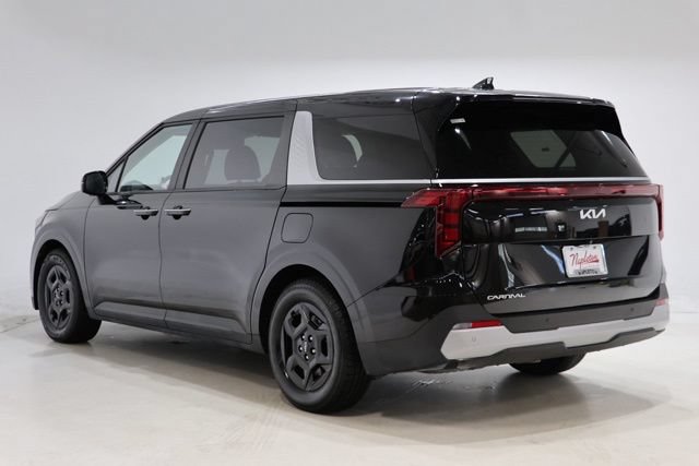 Used 2025 Kia Carnival FWD image 6