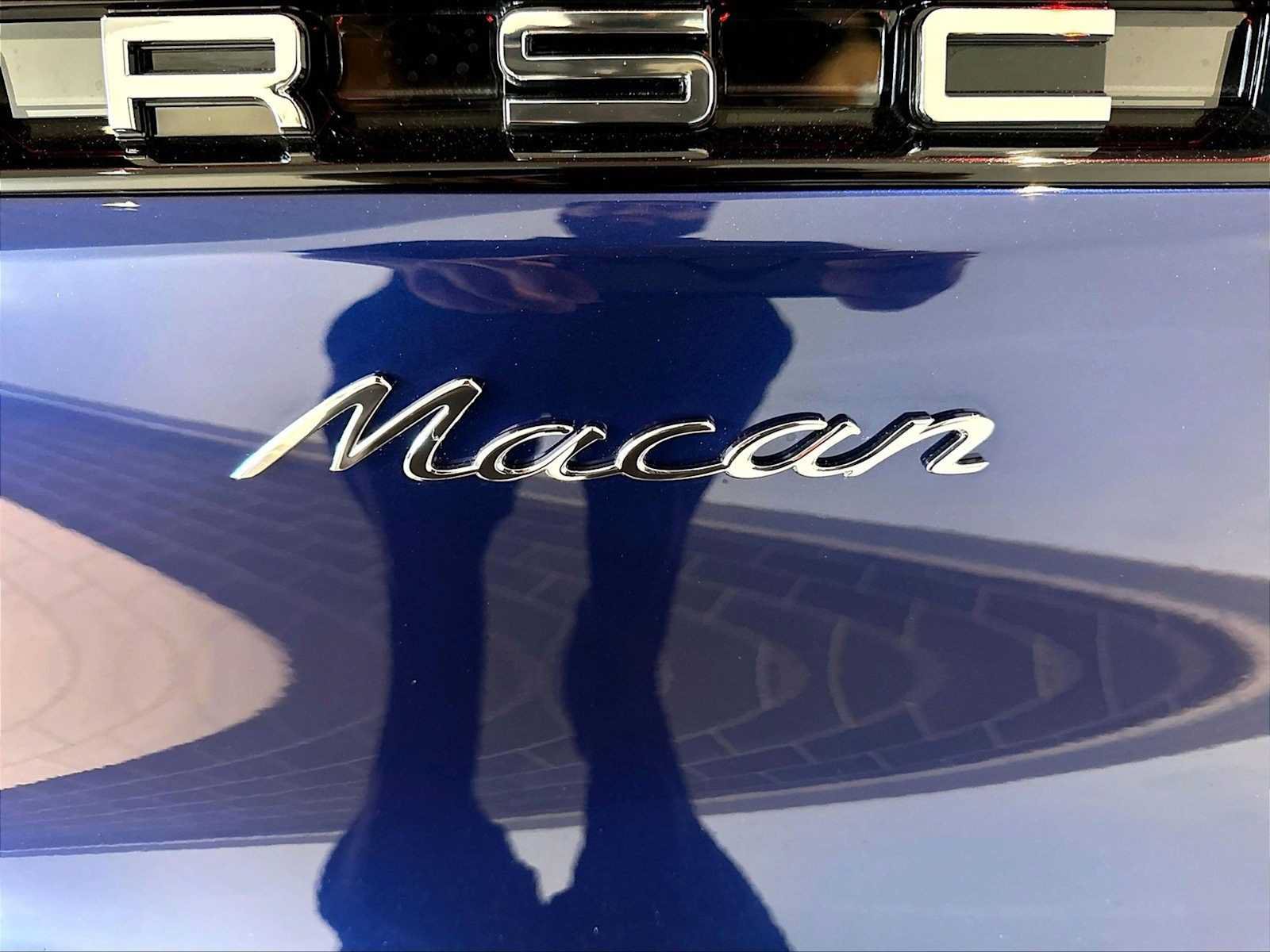Used 2025 Porsche Macan w/ Smoking Package AWD/4WD image 36