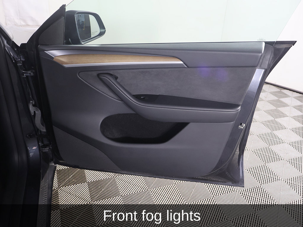 Used 2024 Tesla Model Y Long Range RWD image 27