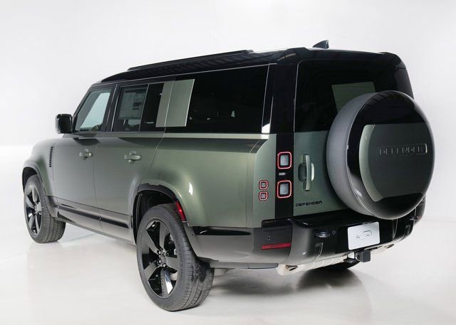 New 2026 Land Rover Defender 130 X-Dynamic SE image 33