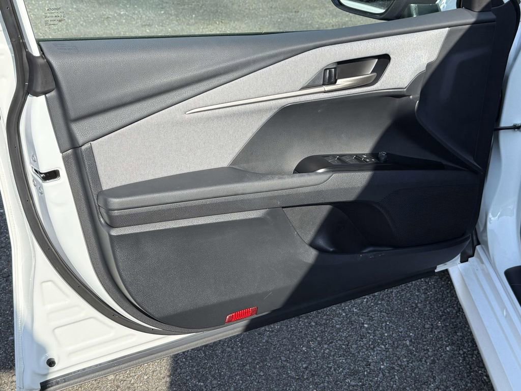 Used 2025 Toyota Camry LE image 24