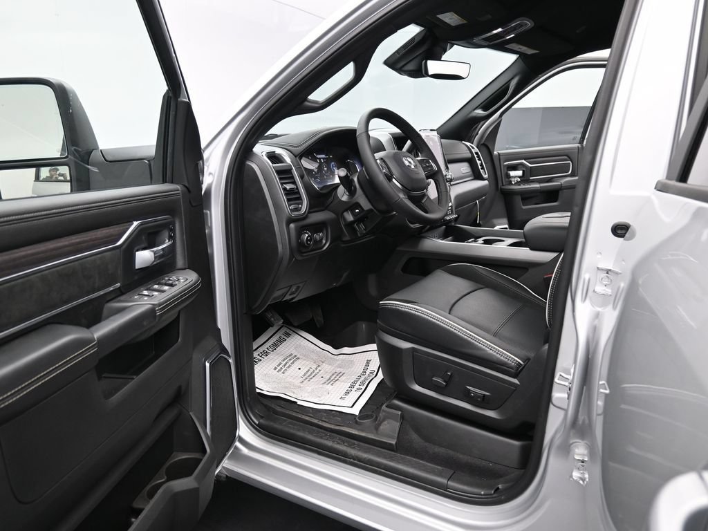 New 2026 RAM 2500 Laramie AWD/4WD image 14