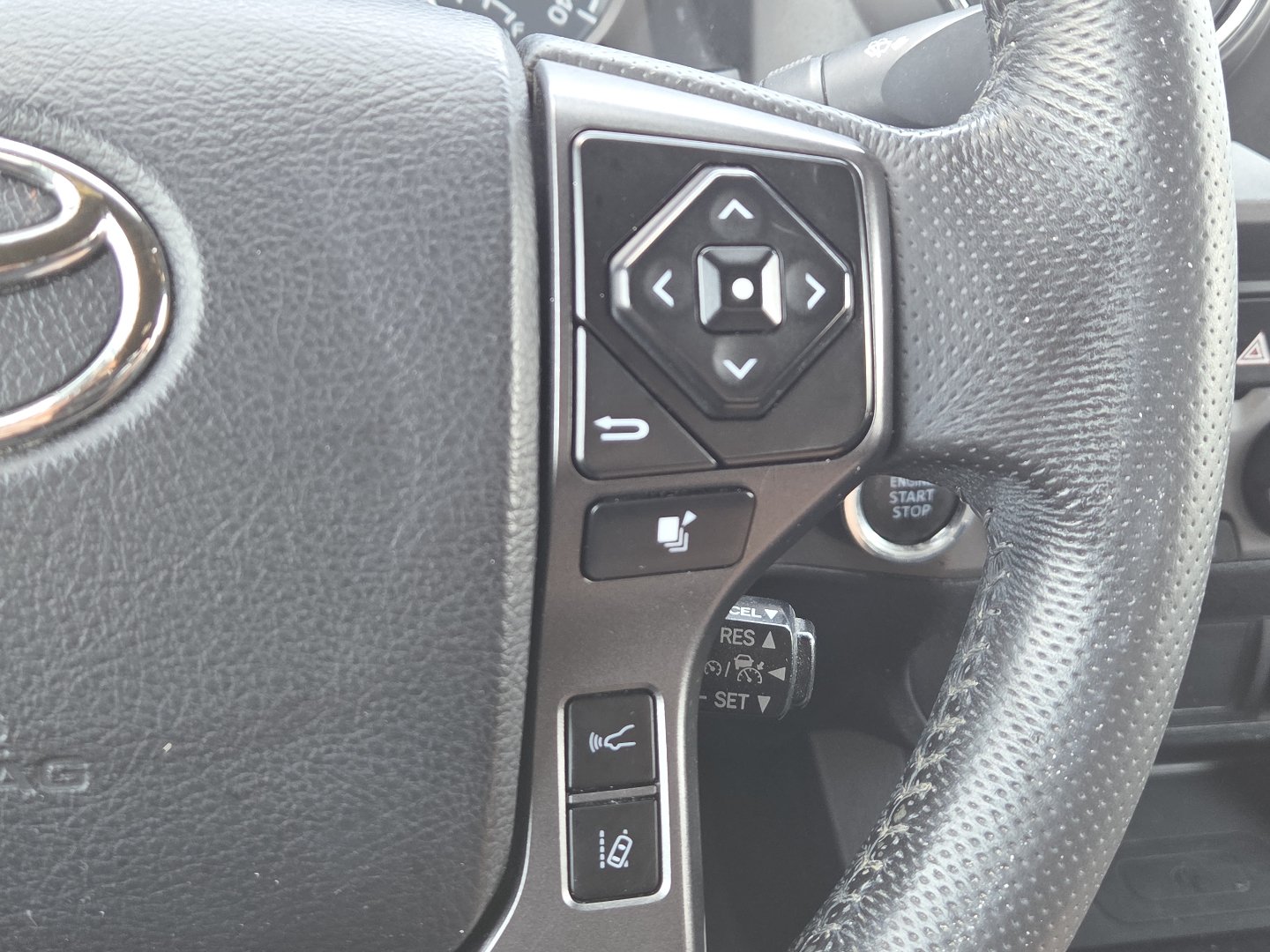 Used 2021 Toyota Tacoma TRD Off-Road AWD/4WD image 7