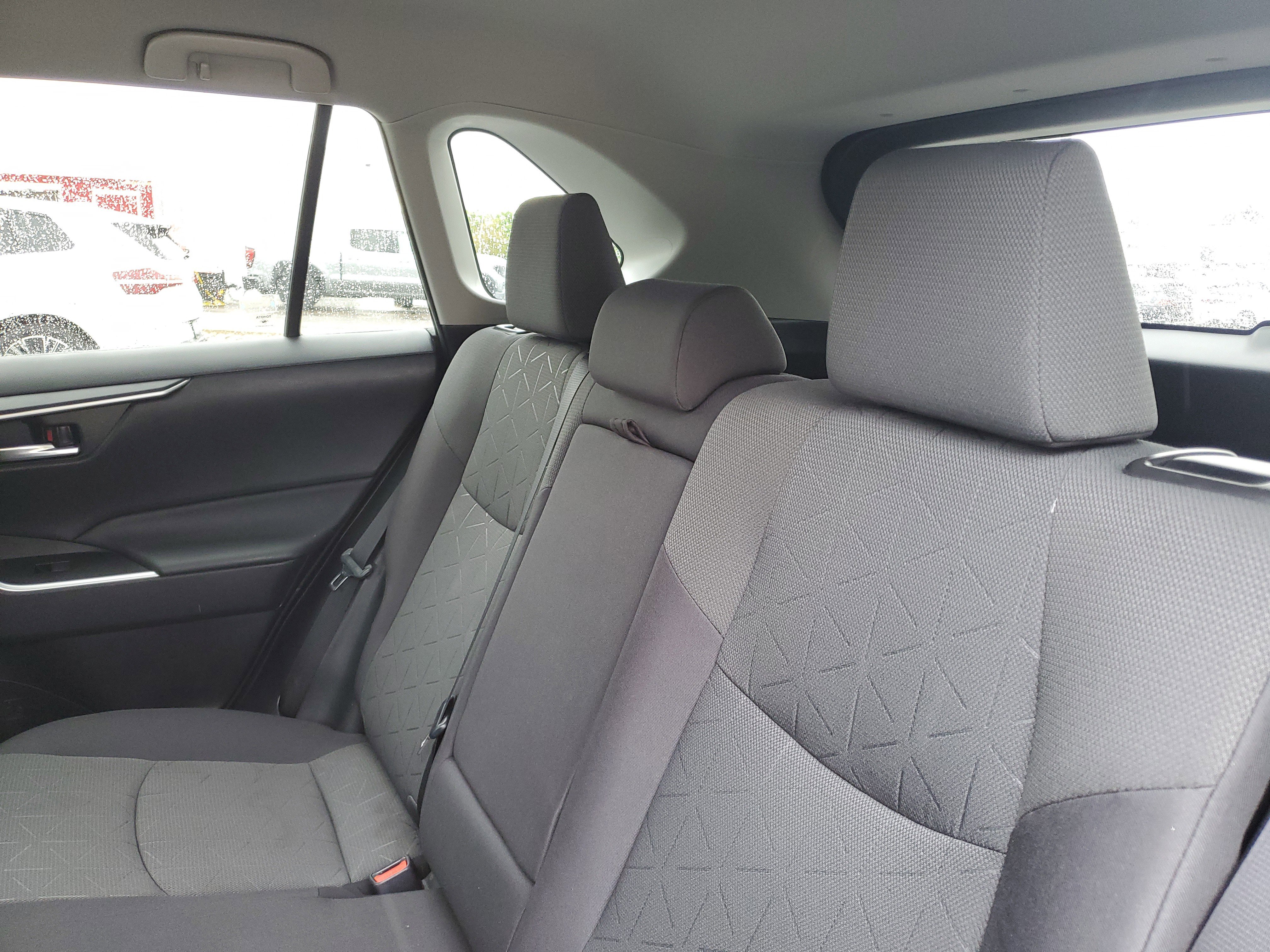 Used 2021 Toyota RAV4 XLE AWD/4WD image 22