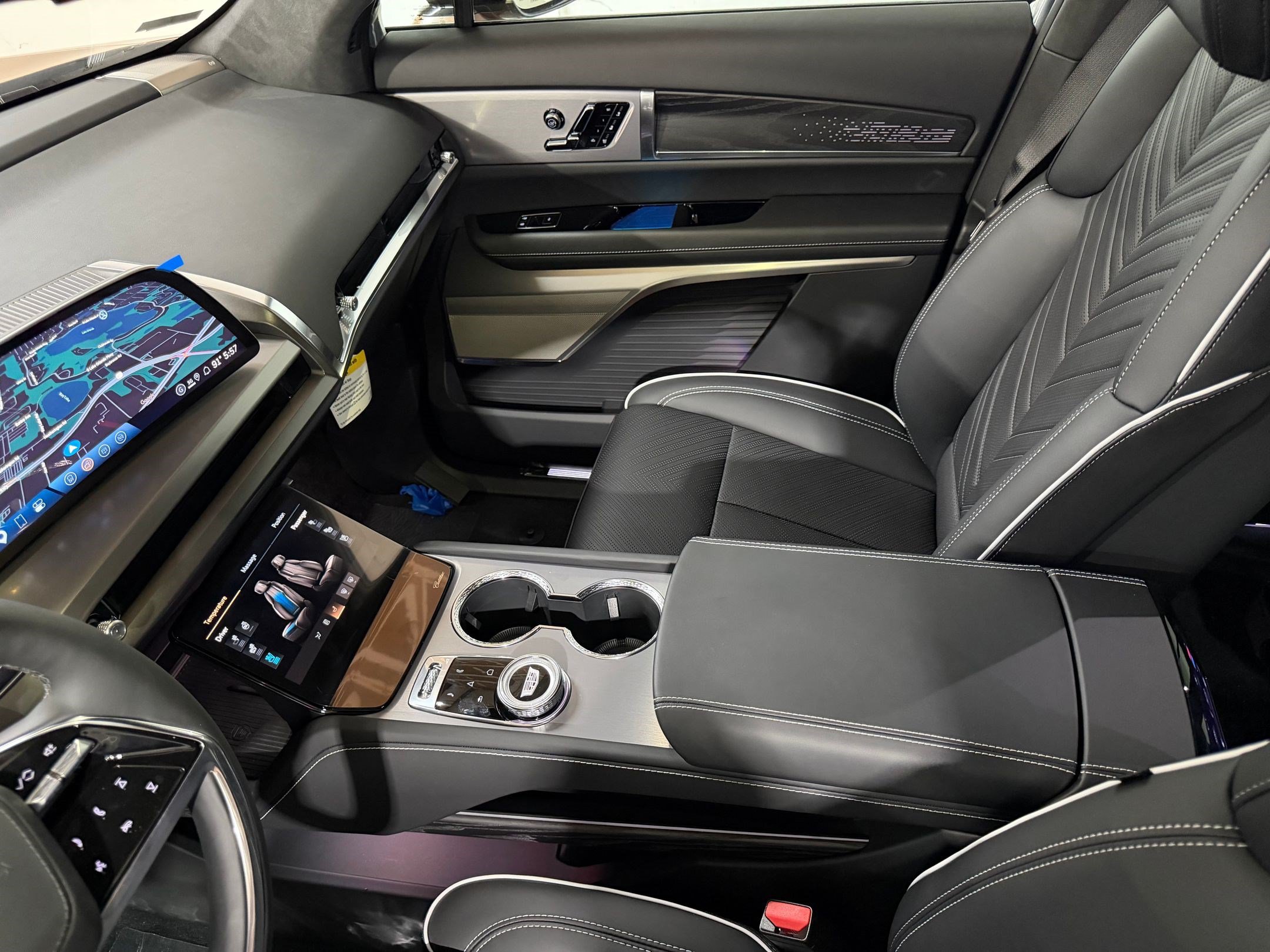 New 2027 Cadillac Vistiq Platinum AWD/4WD image 17
