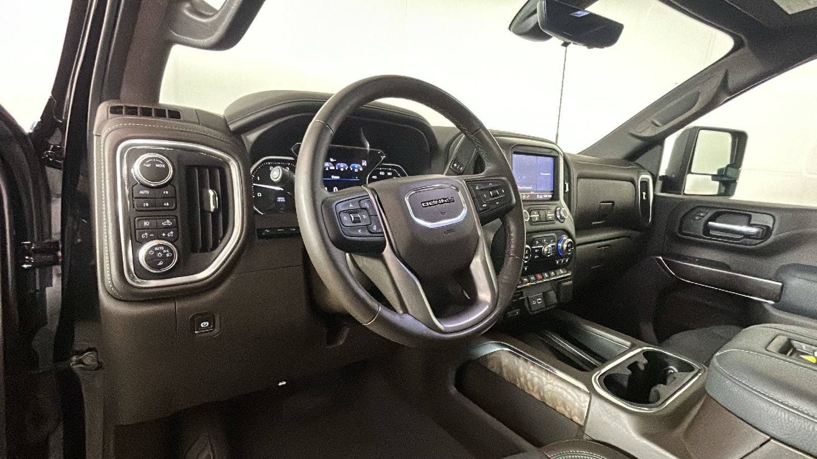 Used 2020 GMC Sierra 3500 Denali w/ Denali Ultimate Package AWD/4WD image 16