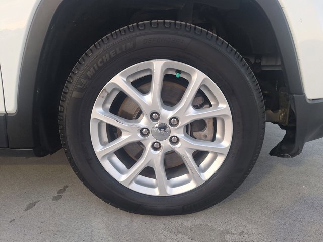 Used 2018 Jeep Cherokee Latitude FWD image 20