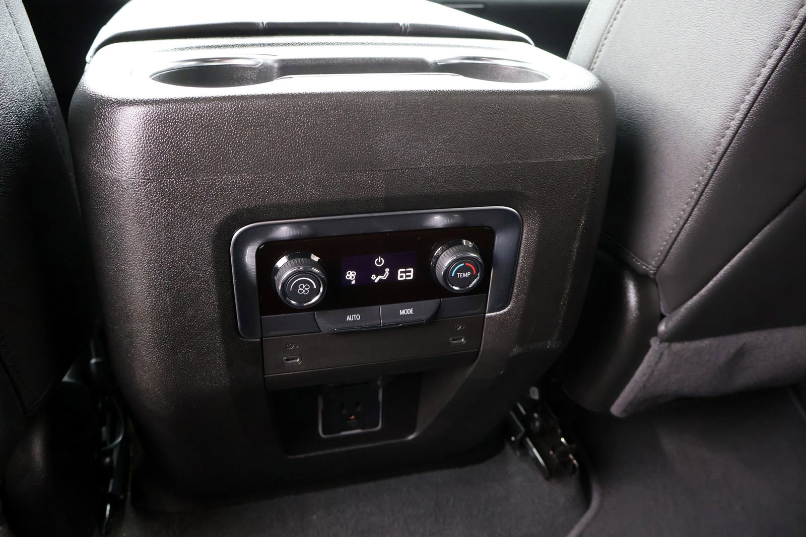 Used 2025 Chevrolet Tahoe LT AWD/4WD image 16