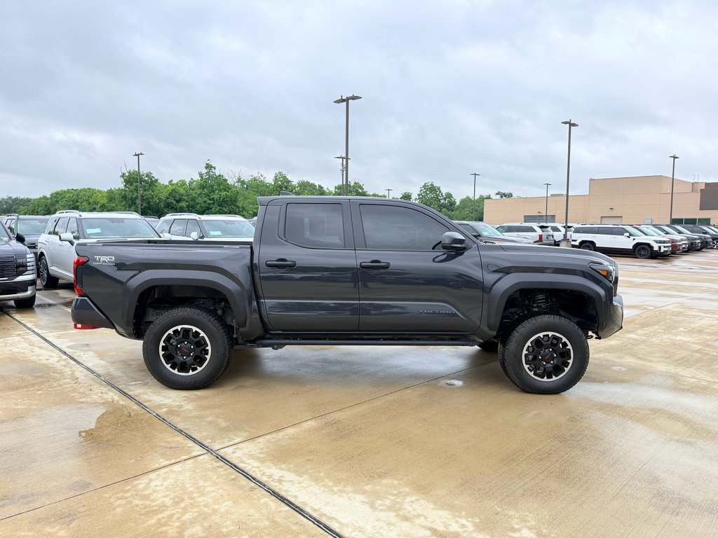 Used 2025 Toyota Tacoma TRD Off-Road AWD/4WD image 4