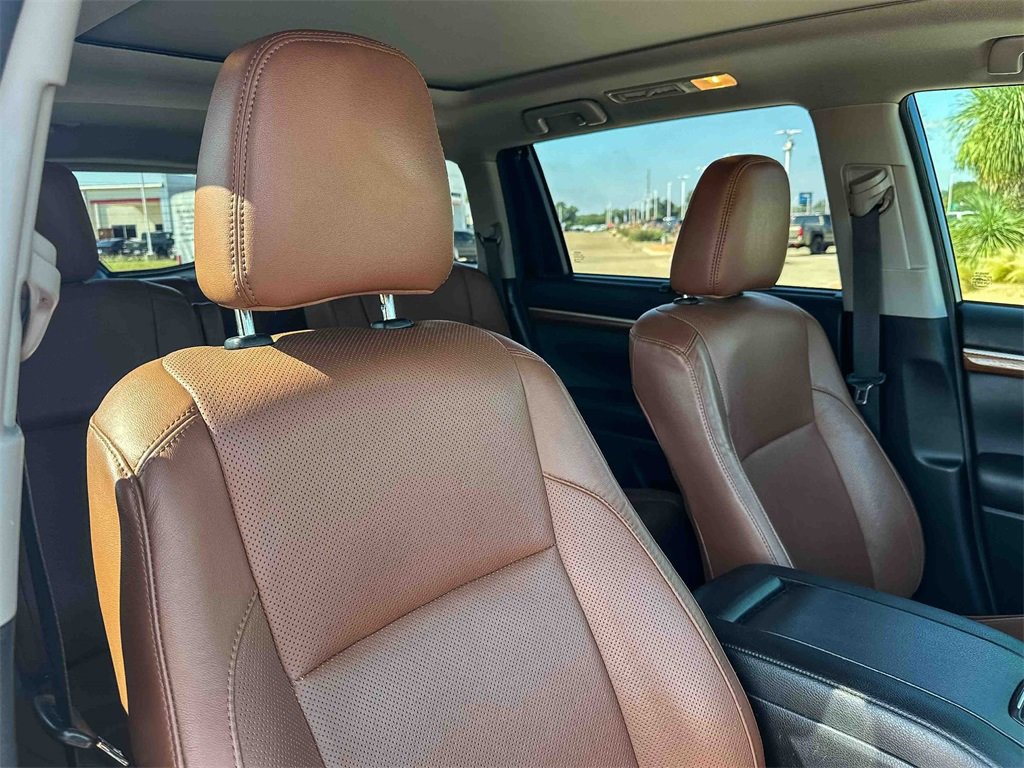 Used 2018 Toyota Highlander Limited Platinum image 24