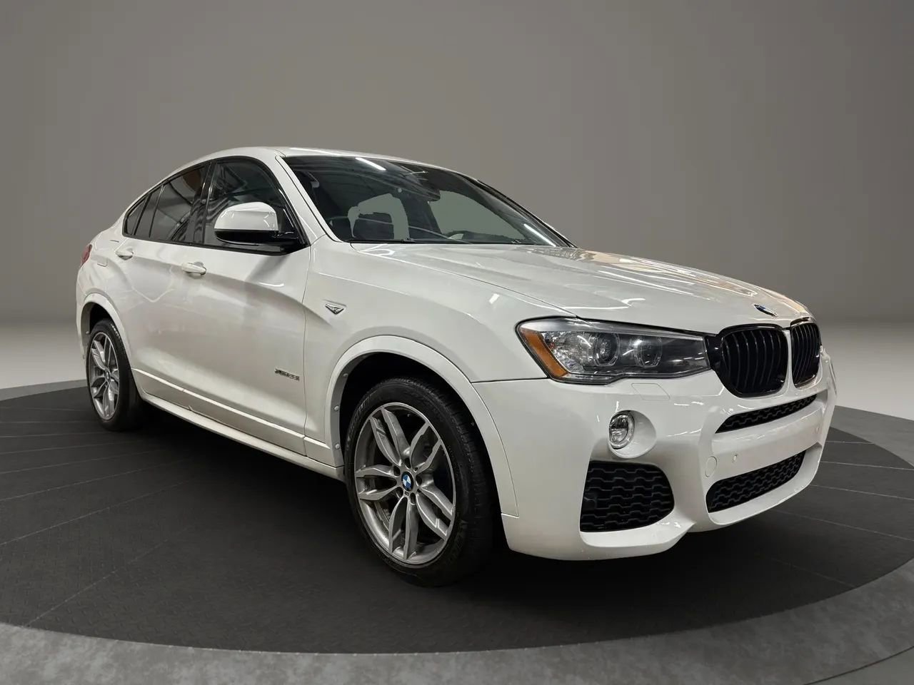Used 2018 BMW X4 xDrive28i image 2