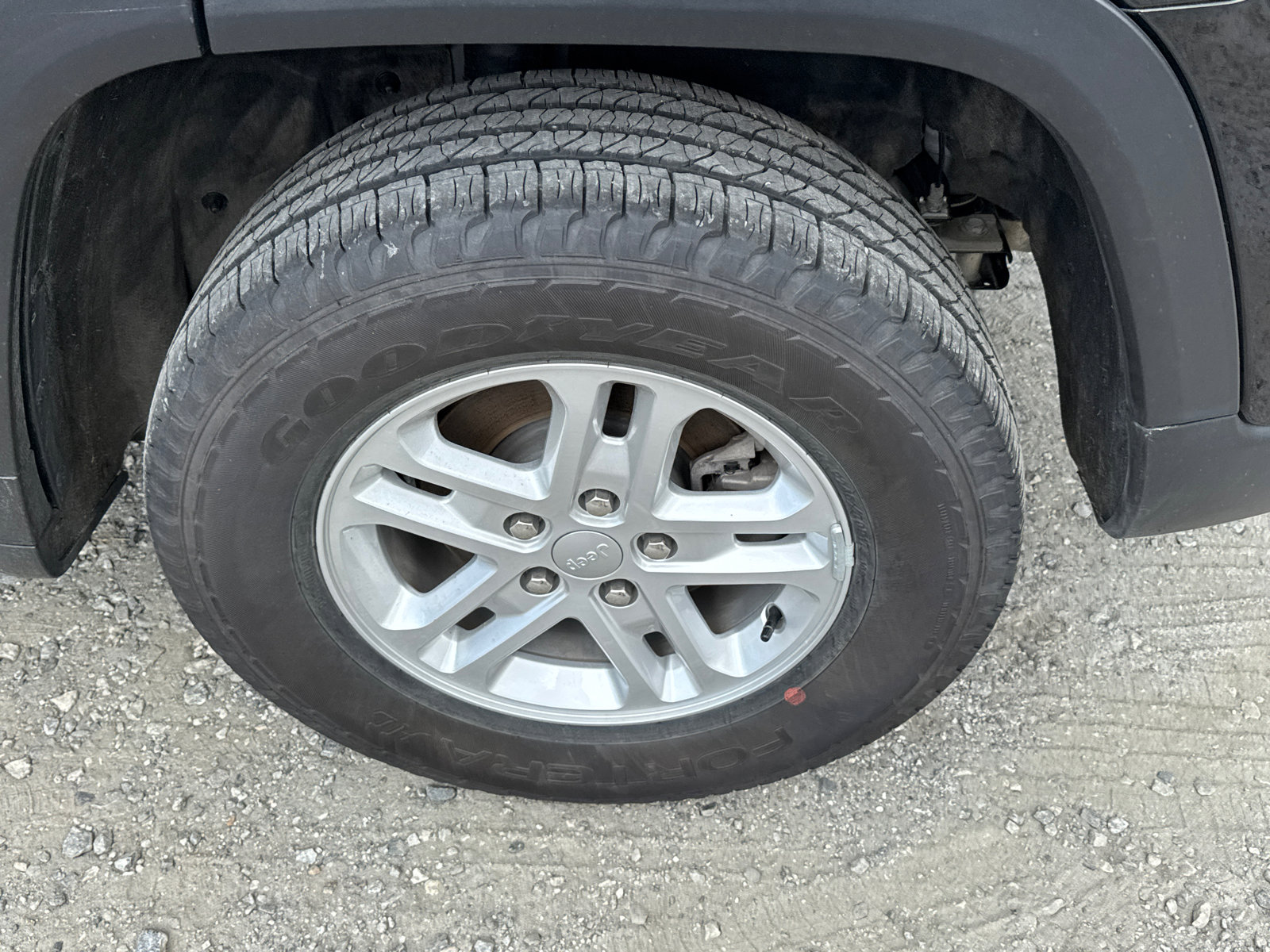 Used 2024 Jeep Grand Cherokee Laredo AWD/4WD image 22