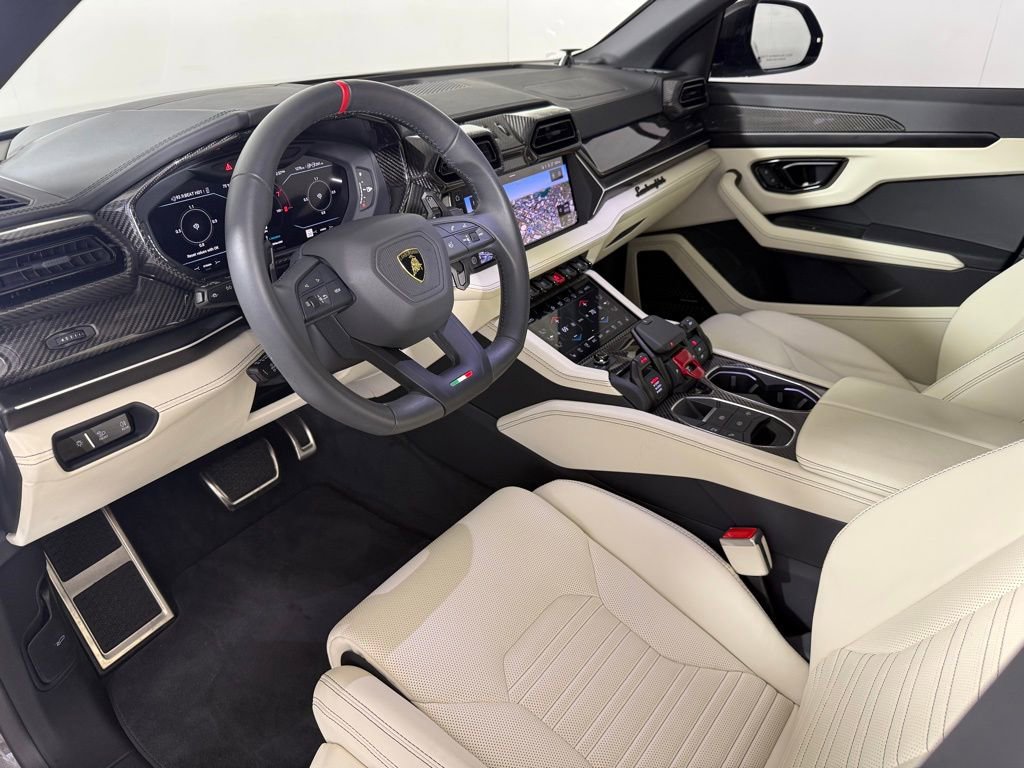 Used 2025 Lamborghini Urus SE image 13