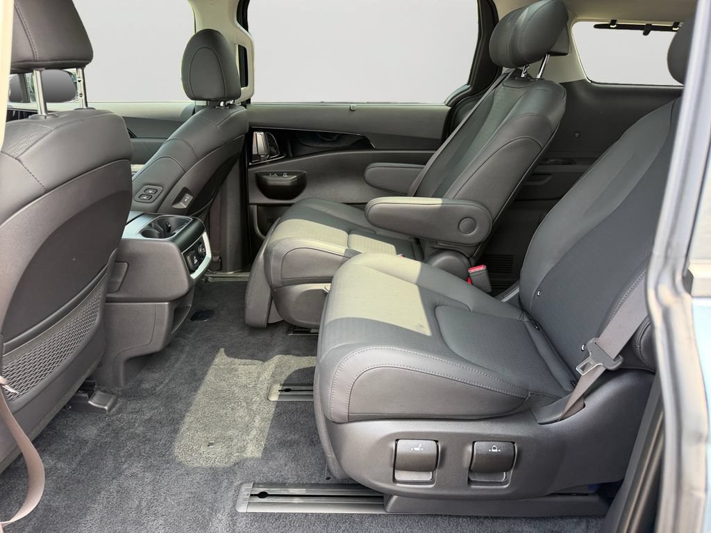 Used 2025 Kia Carnival SX Prestige FWD image 12