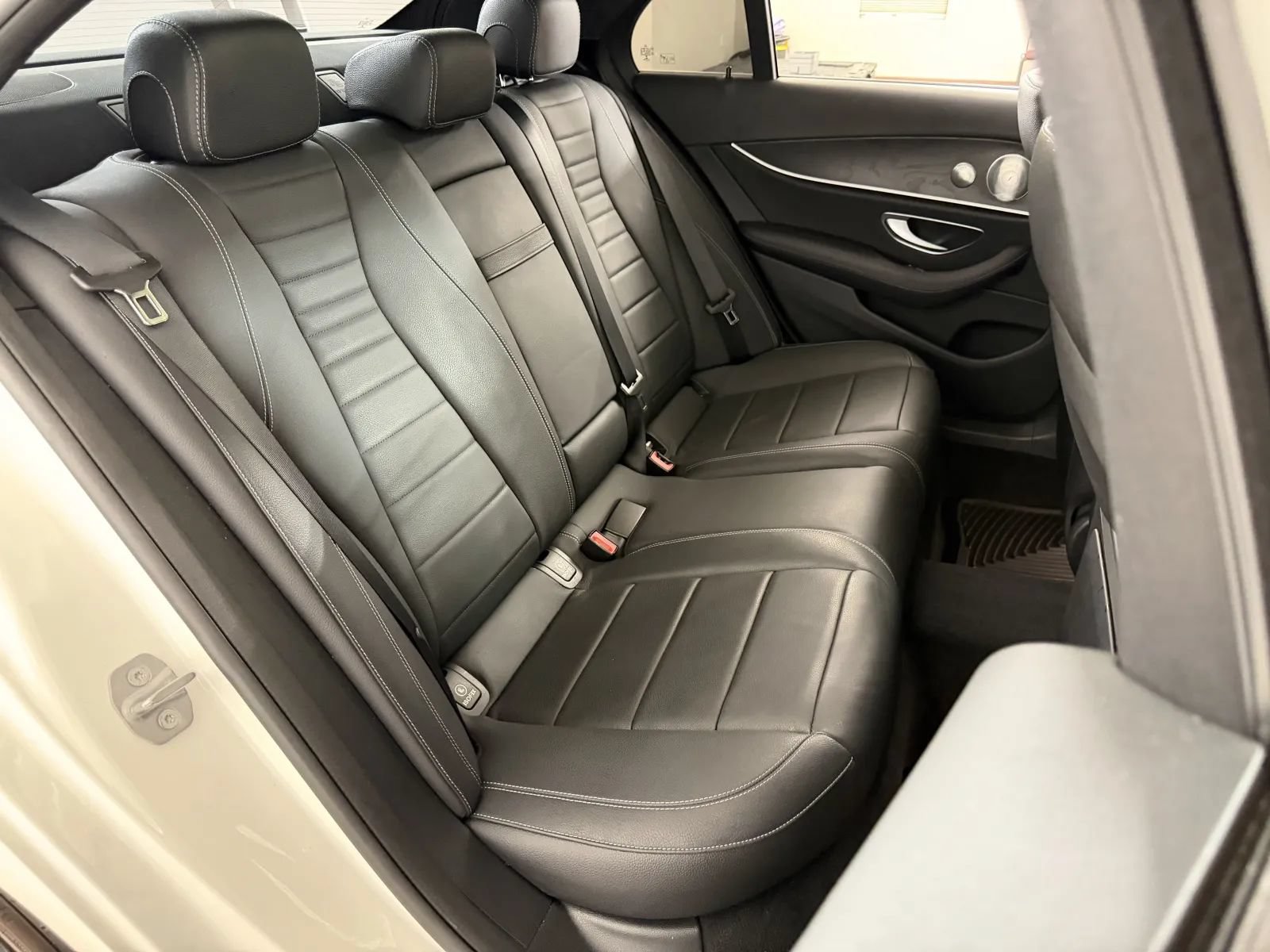 Used 2018 Mercedes-Benz E 300 4MATIC image 36