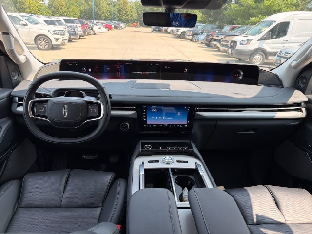 New 2027 Lincoln Navigator Reserve AWD/4WD image 17
