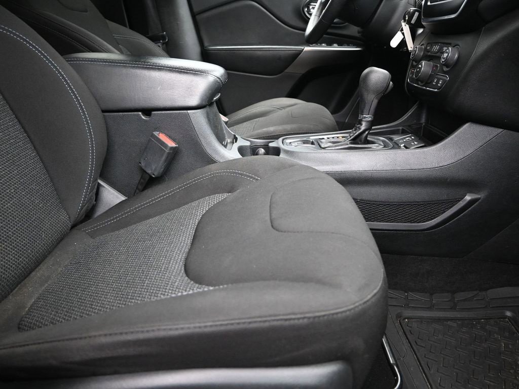 Used 2019 Jeep Cherokee Latitude w/ Popular Appearance Group image 25