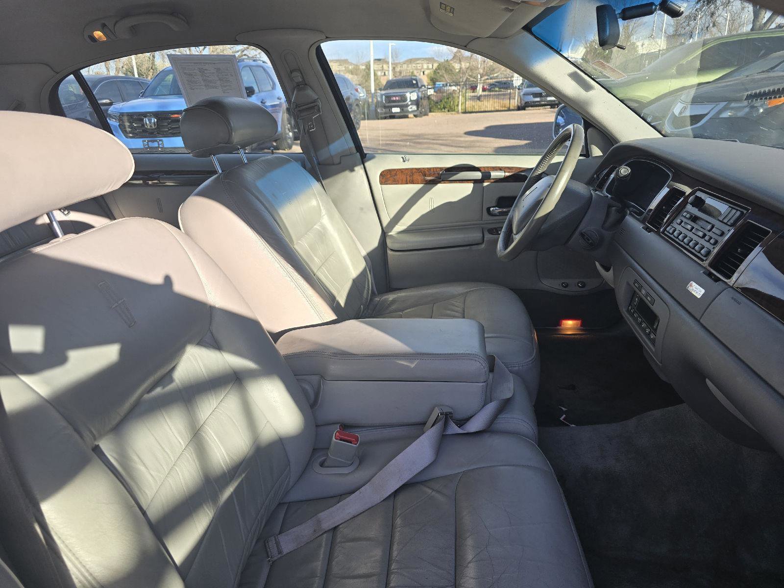 Used 1999 Lincoln Town Car Executive image 12