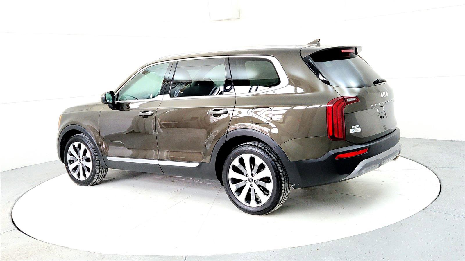 Used 2022 Kia Telluride S image 4