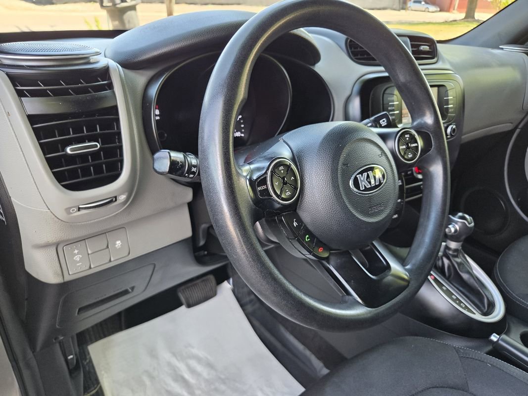 Used 2017 Kia Soul + FWD image 13