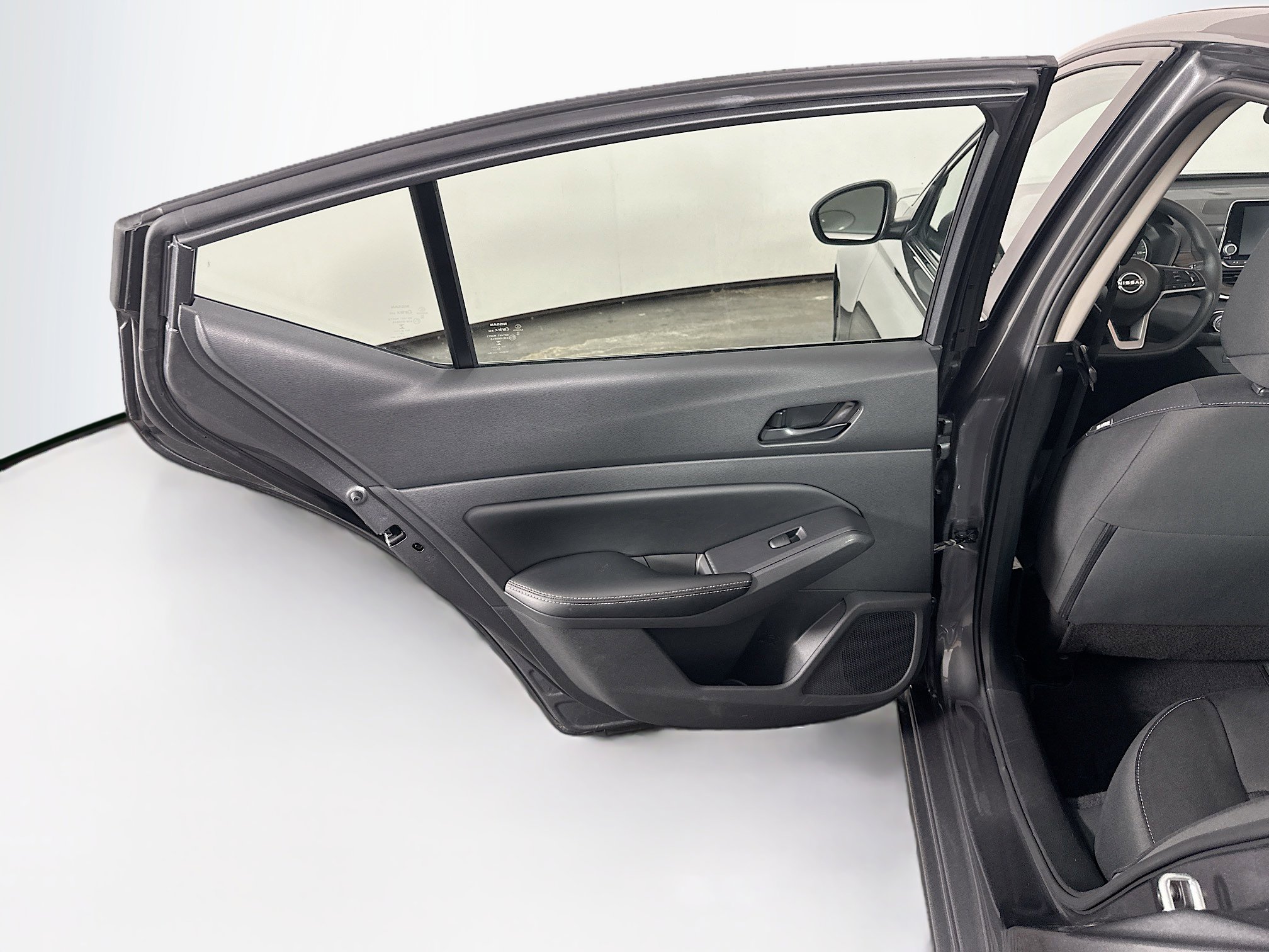 Used 2025 Nissan Altima 2.5 SV FWD image 24