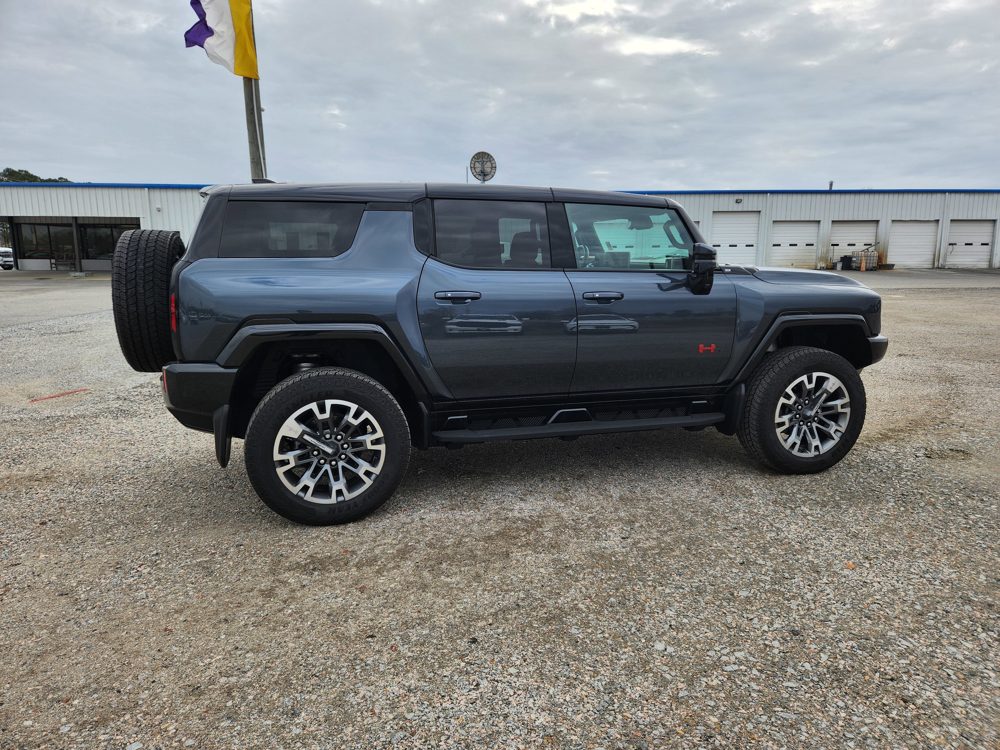 Used 2025 GMC Hummer EV 3X w/ LPO, Sport Package image 11