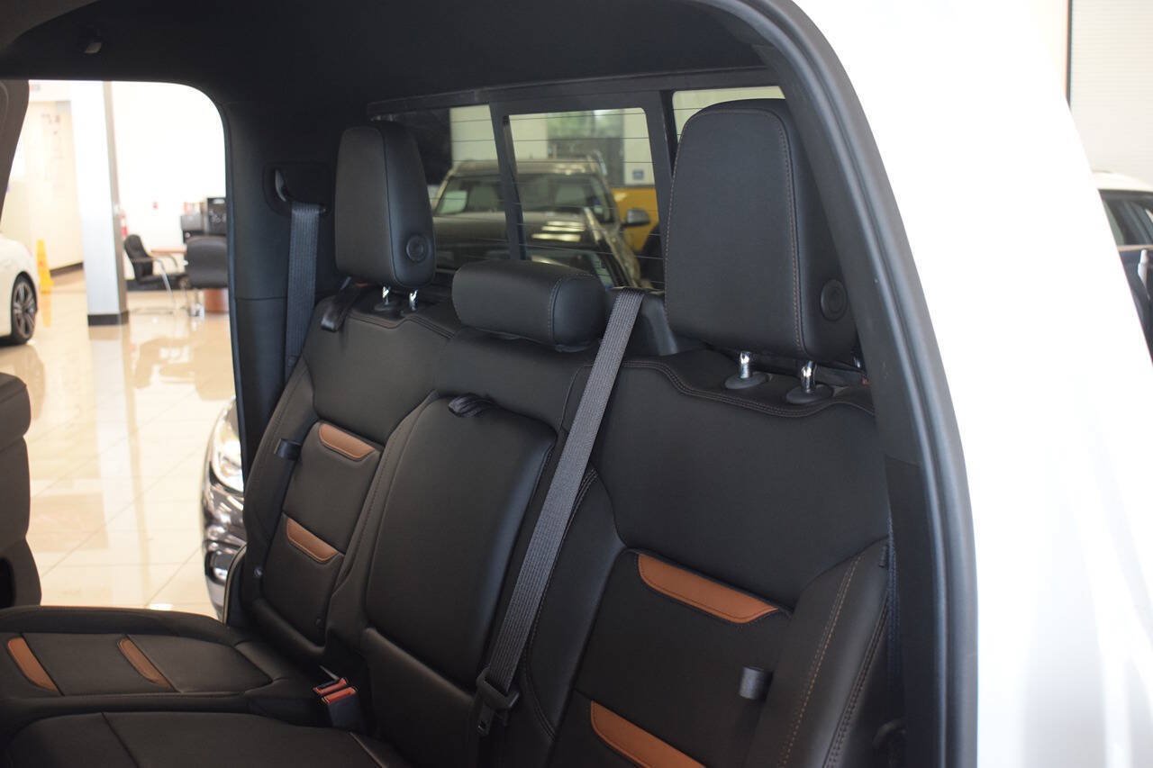 Used 2020 GMC Sierra 2500 AT4 w/ AT4 Premium Package AWD/4WD image 42