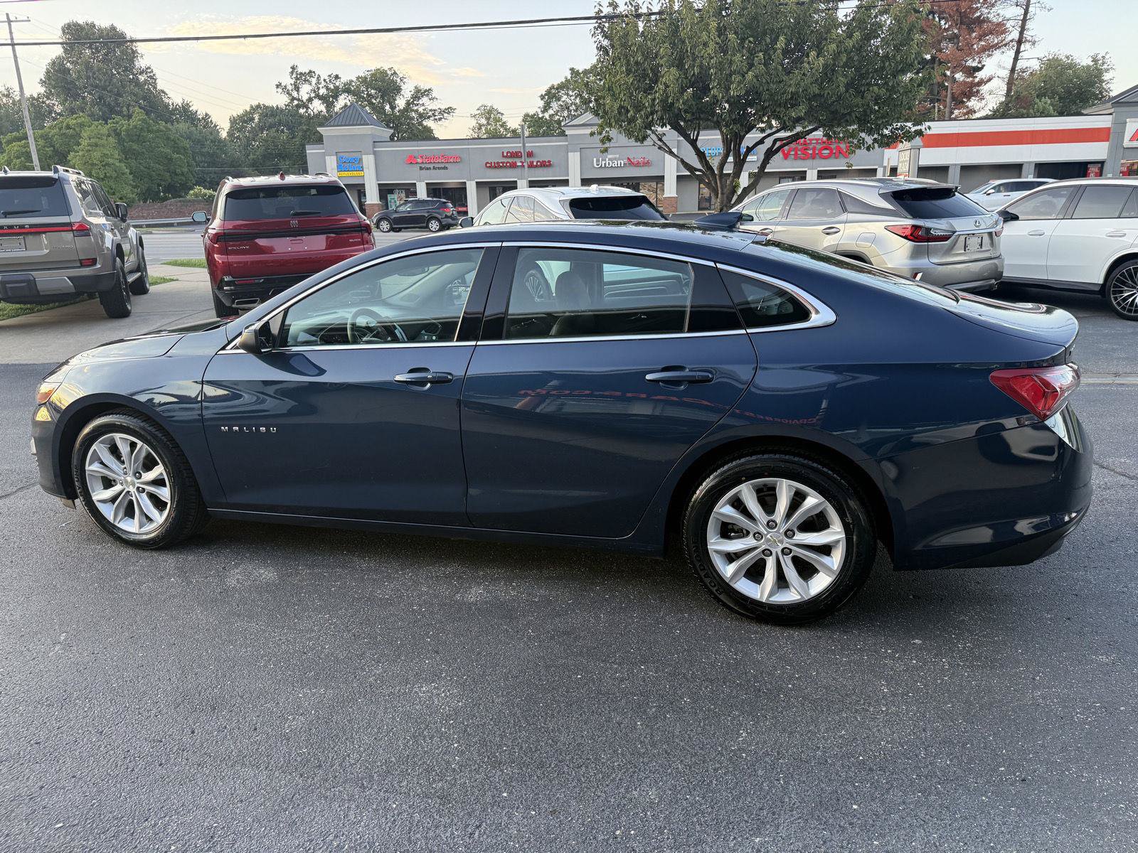 Used 2022 Chevrolet Malibu LT FWD image 7