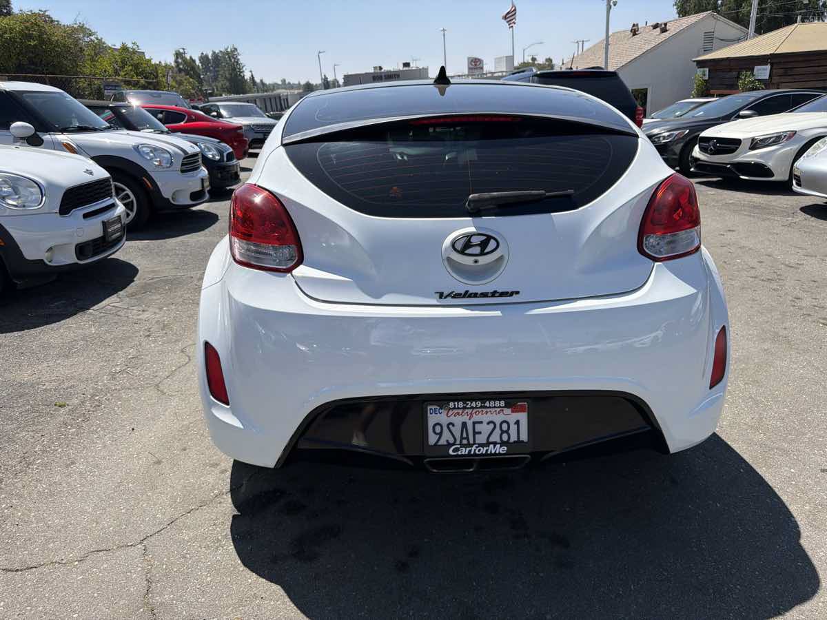 Used 2016 Hyundai Veloster w/ Option Group 02 FWD image 5