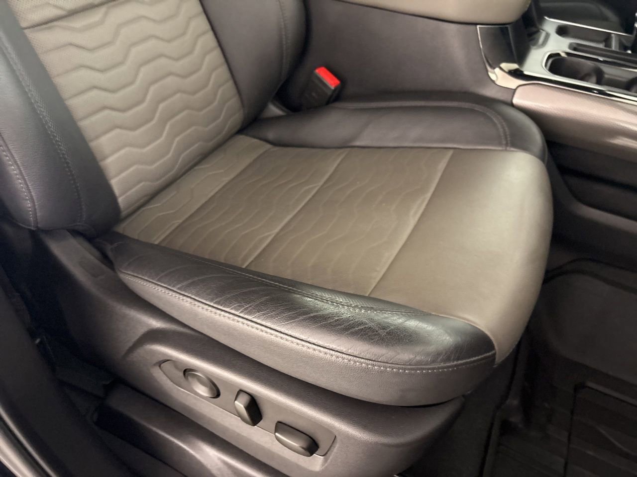 Used 2023 Chevrolet Silverado 1500 ZR2 w/ Technology Package image 30