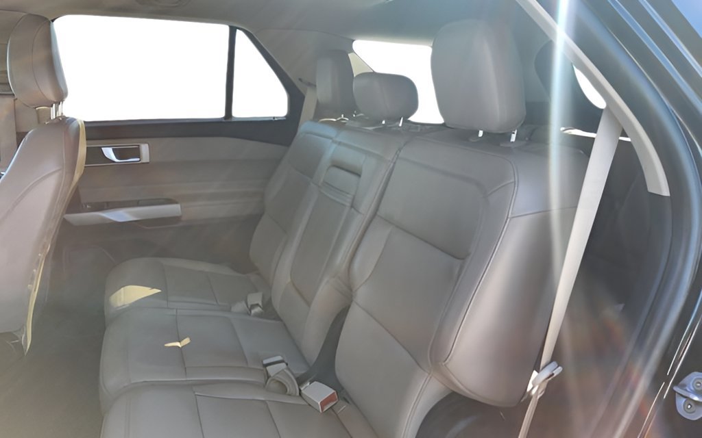 Used 2024 Ford Explorer XLT w/ Equipment Group 202A AWD/4WD image 26
