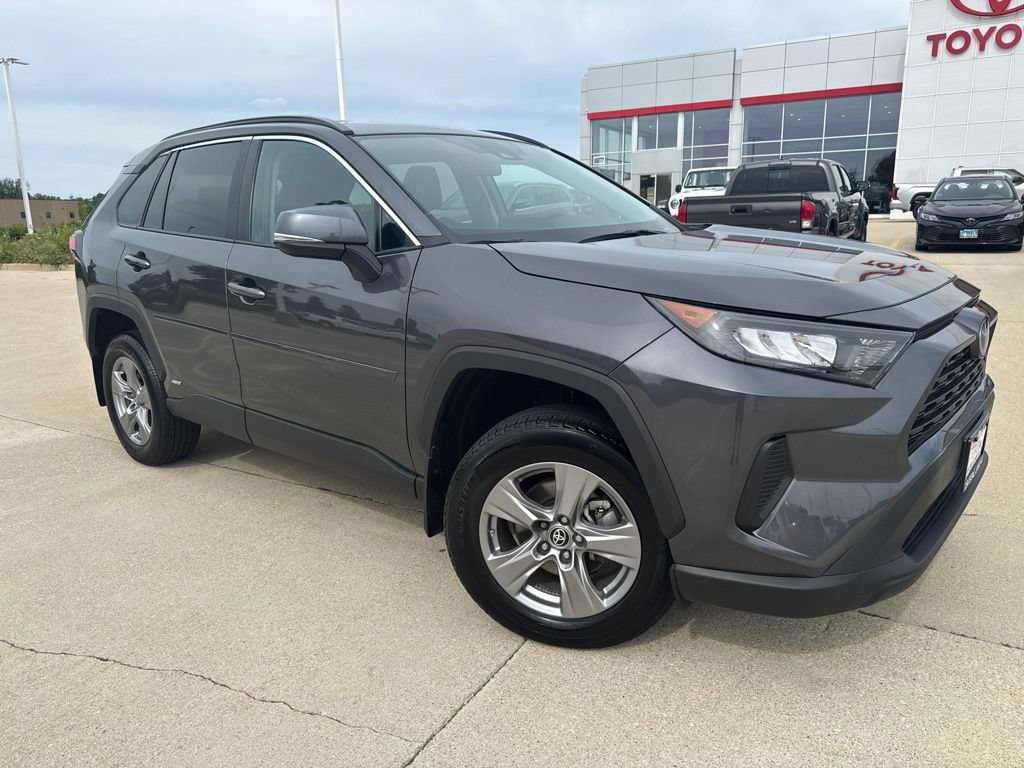 Certified 2022 Toyota RAV4 LE AWD/4WD image 2