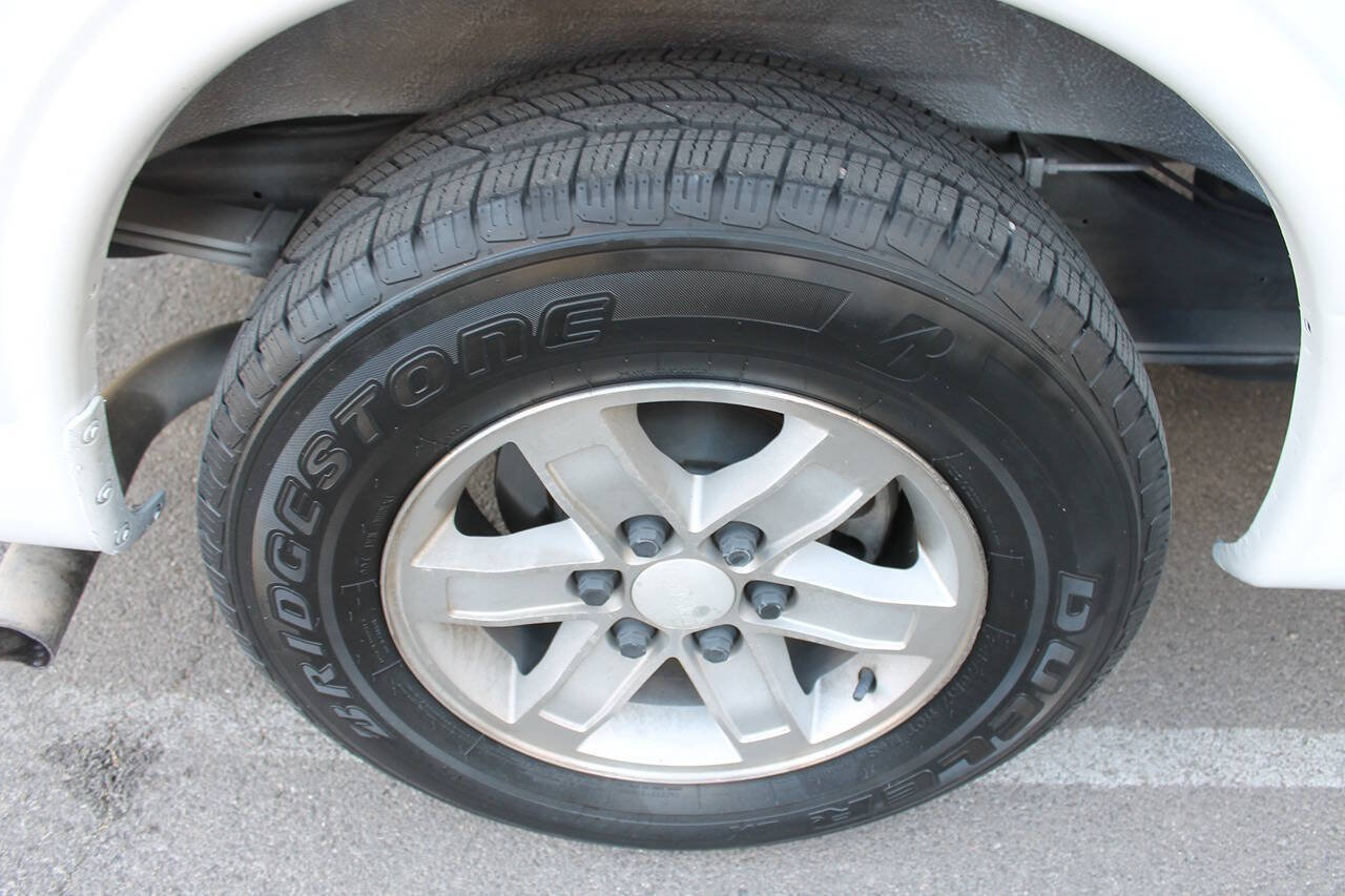 Used 2004 Chevrolet Express 1500 RWD image 40